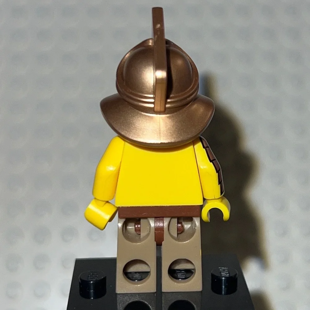 LEGO Gladiator Minifigure Series 5 Bronze Helmet Yellow Excellent No Accessories